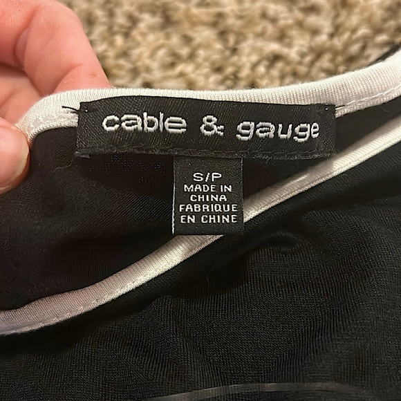 Cable And Gauge 3/4 Sleeve Top - Picture 3 of 7